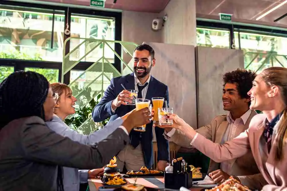 Almoço de Negócios: Como Organizar e Escolher o Espaço Ideal